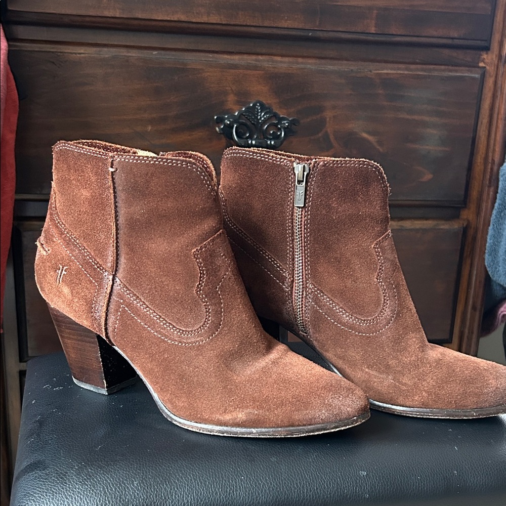 Frye Women's Chestnut Suede Heeled Boots. Size 10. - Picture 4 of 11